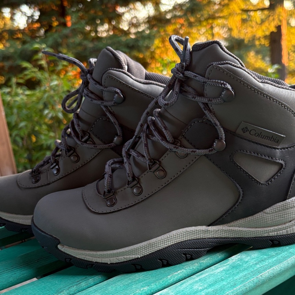 Waterproof Columbia Hiking Boots NWOT Wide Width